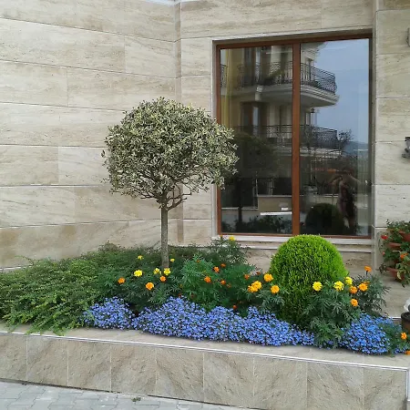 Seasons 3 ساني بيتش