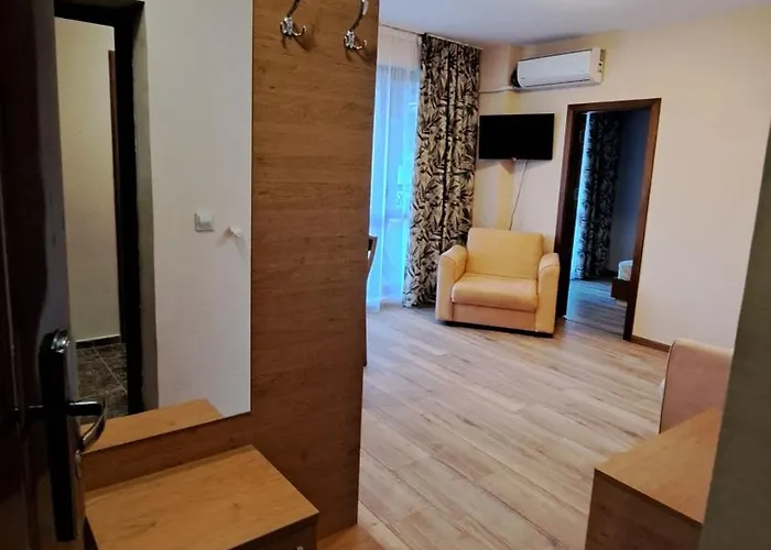 Seasons 3 Apartahotel 2*