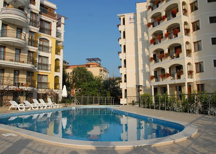 Seasons 3 Apartahotel 2*