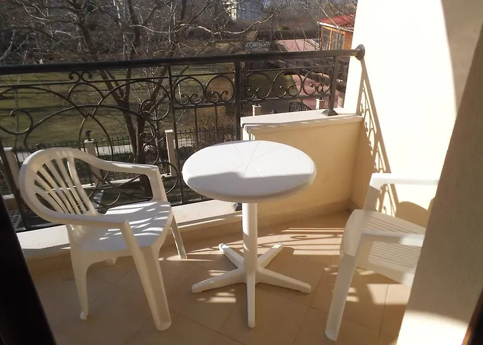 Seasons 3 Apartahotel 2*