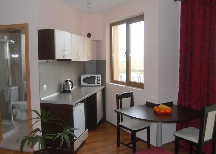 Seasons 3 Apartahotel