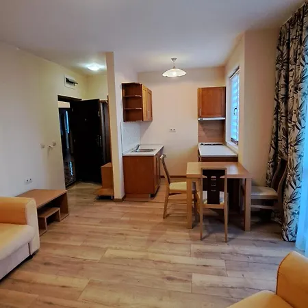 Seasons 3 מלון דירות סאני ביץ'