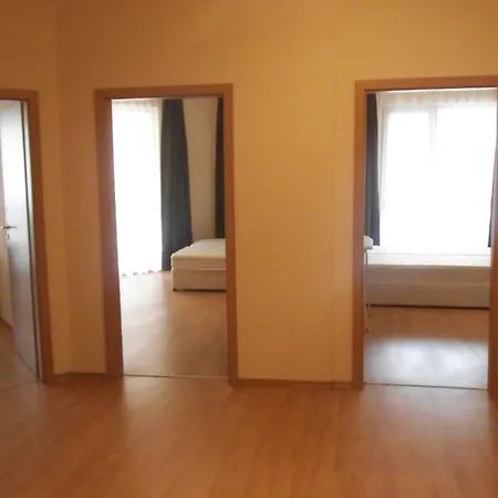 מלון דירות Seasons 3 2*