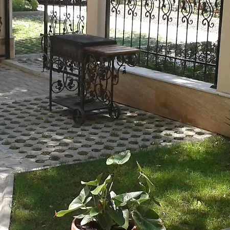 Seasons 3 מלון דירות 2*