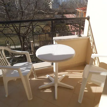 Seasons 3 מלון דירות 2*