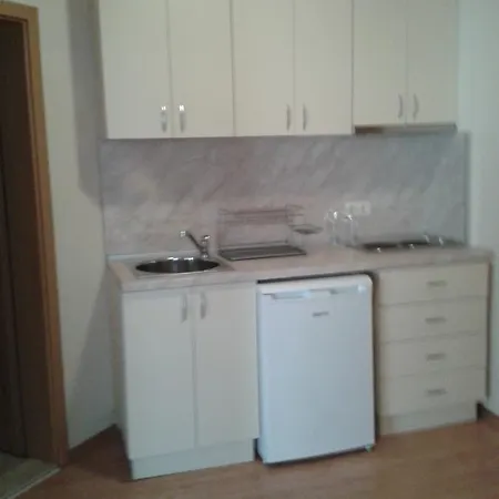 מלון דירות Seasons 3 2*