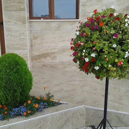 Seasons 3 2* Σάνι Μπιτς