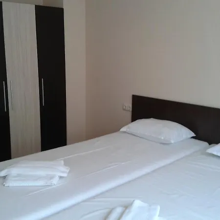 Seasons 3 2* סאני ביץ'