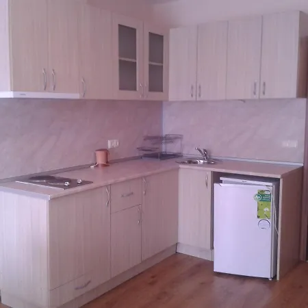 Seasons 3 2* סאני ביץ'