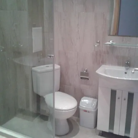 מלון דירות Seasons 3 2*