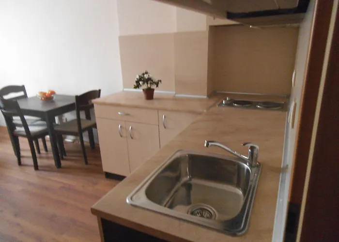 Seasons 3 Aparthotel