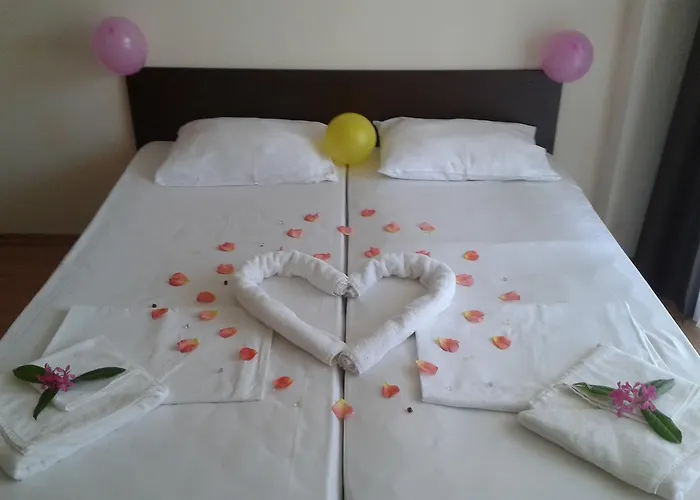 Seasons 3 Aparthotel 2*