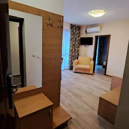 Seasons 3 Aparthotel 2*