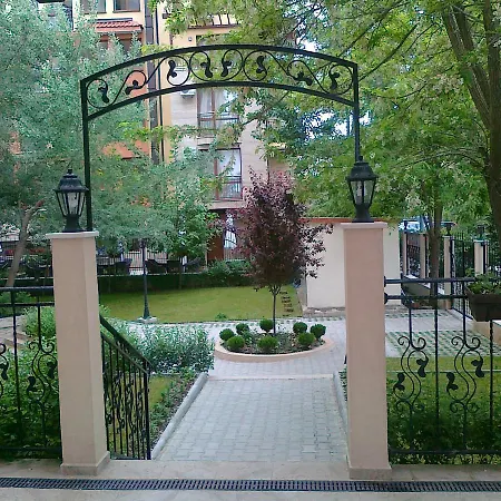 Seasons 3 Hotel apartamentowy 2*