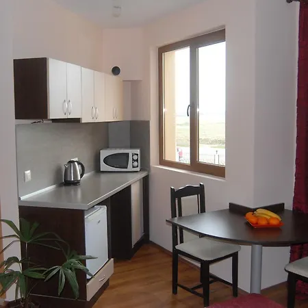 Seasons 3 Aparthotel