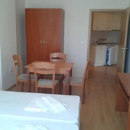 Aparthotel Seasons 3 Slantschew brjag