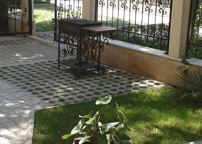 Seasons 3 Aparthotel 2*