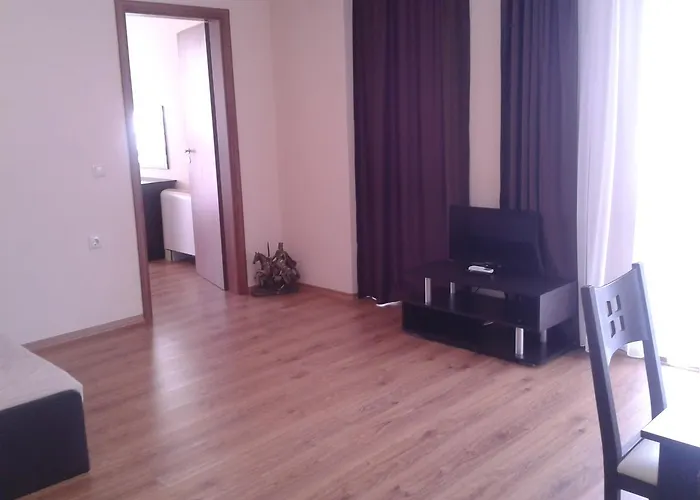 Seasons 3 Aparthotel 2*